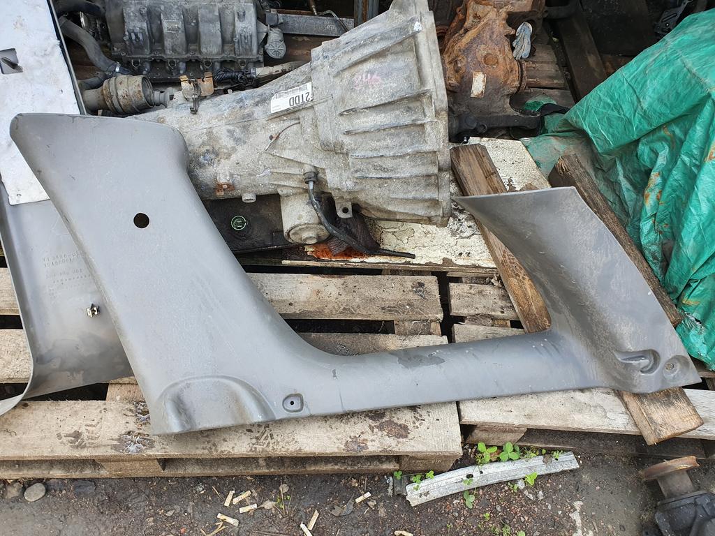 Обшивка передней стойки