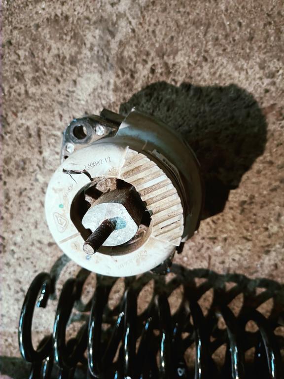 Опора амортизатора