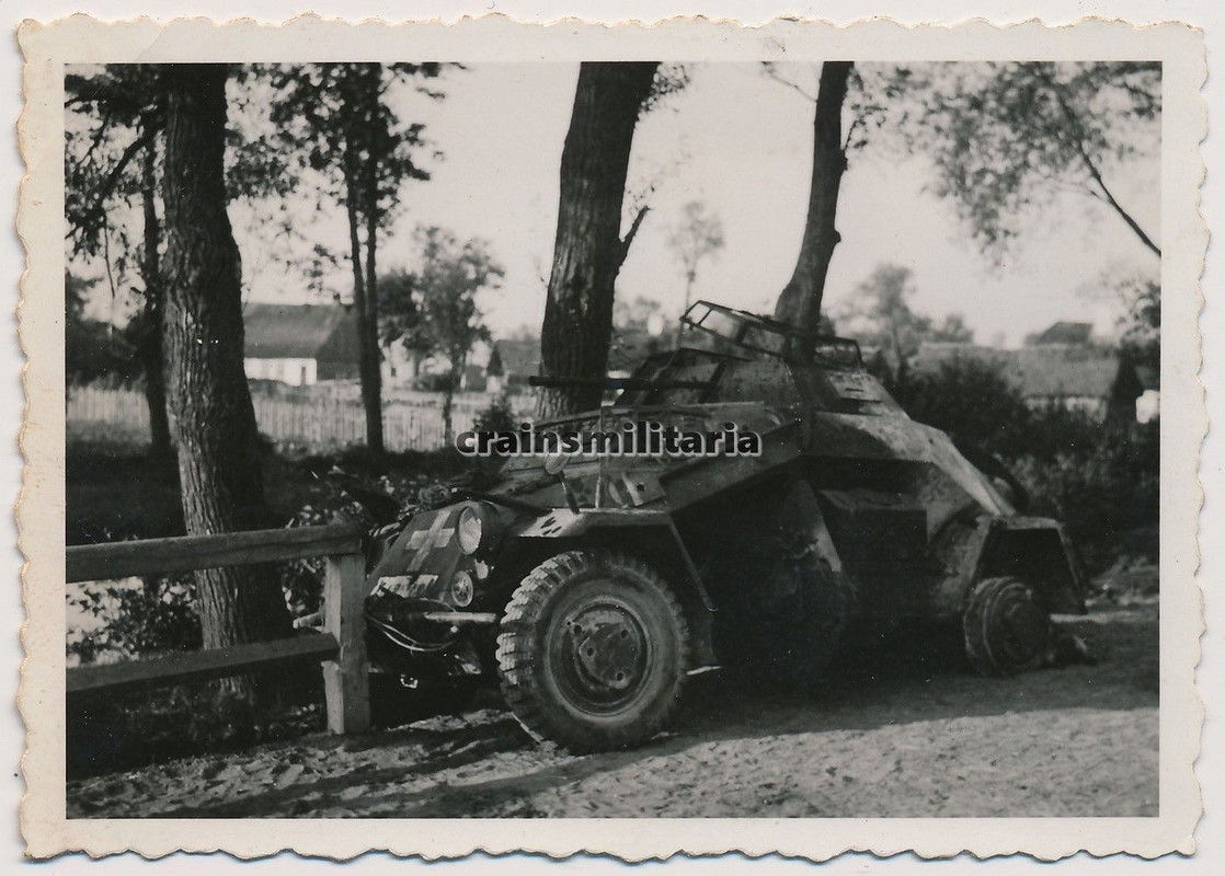 Orig. Foto Wrack SdKfz 222 Panzerspähwagen der 1