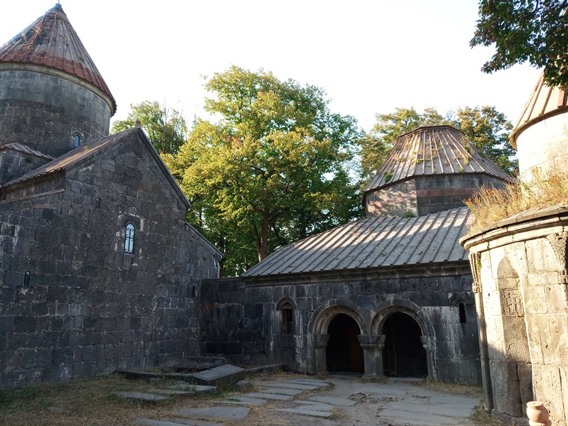 Армения - страна храмов, гор, камней и...