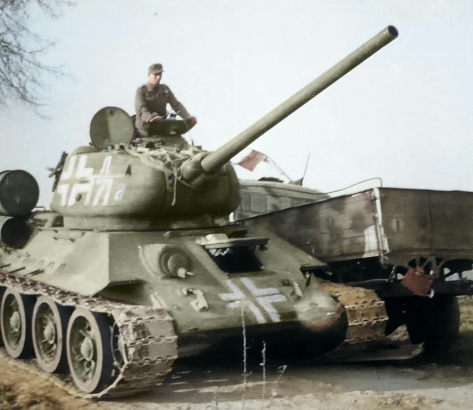 Beute Panzer : une demande de Photo ... - Page 4 Les-Allemands-ont-captur-le-T-34-85-sovi-tique-Zavod-183-Celui-ci-appartenait-la-25e-brigade