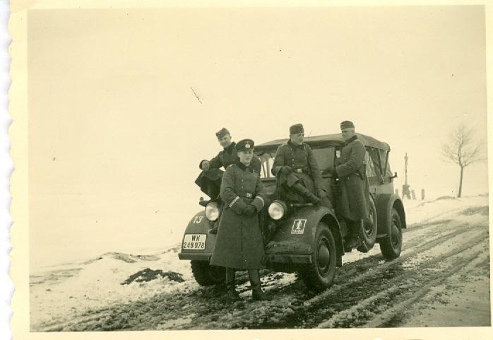 WH Kübelwagen mit Truppenkennzeichen