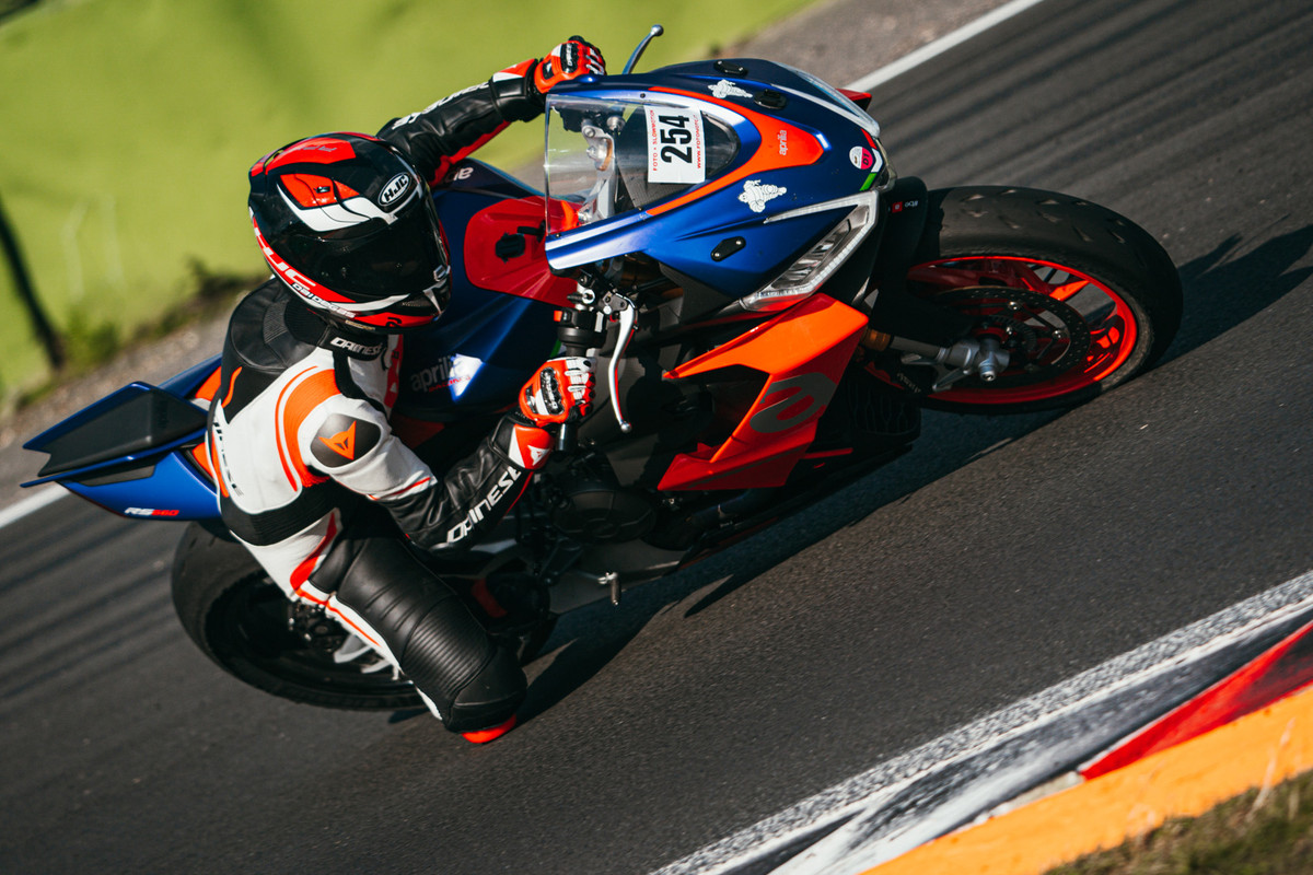 C3359EDA-9099-4FD0-9DB4-CF47703556A2