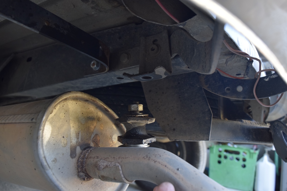 dépose_silencieux_arrière_renault_4L (1)