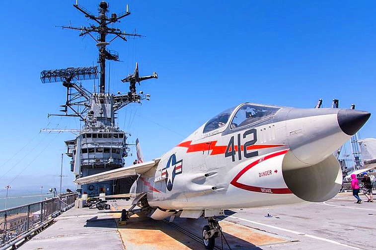 MURDERER-S-ROW-F-8-CRUSADER-FOTOR.jpg
