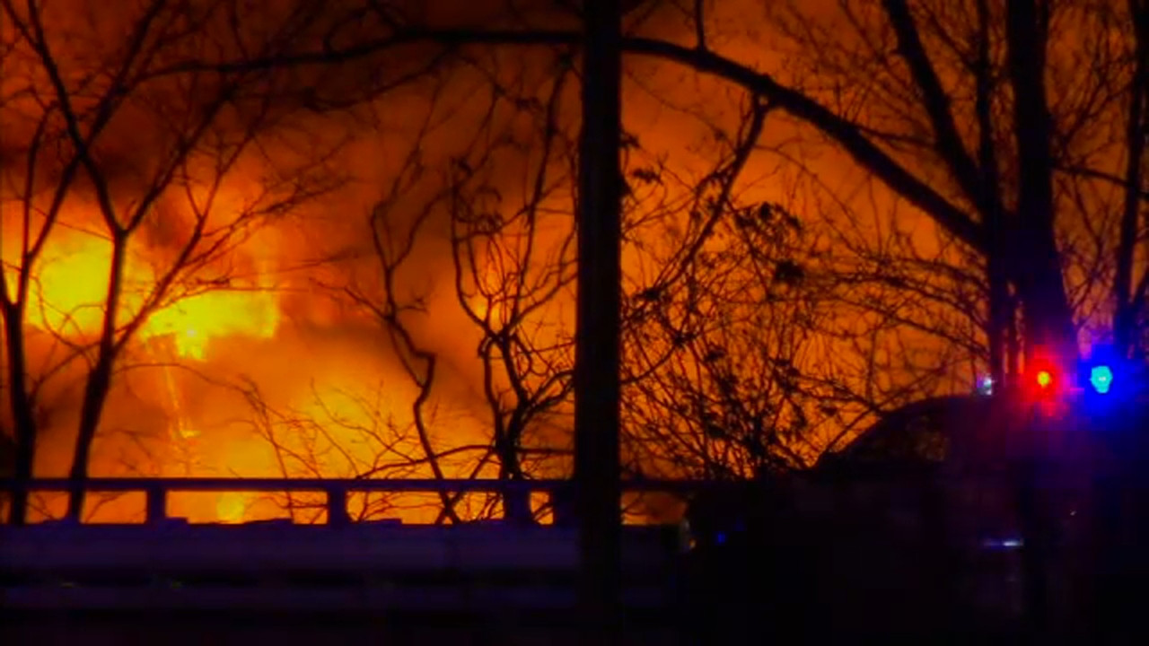 Fábrica de cloro se incendia en Nueva Jersey, un bombero resulta herido