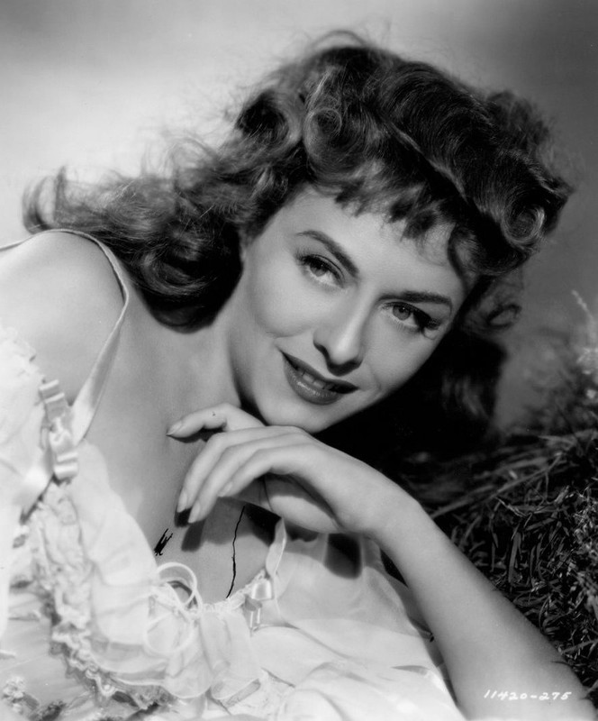 paulette_goddard_mb22