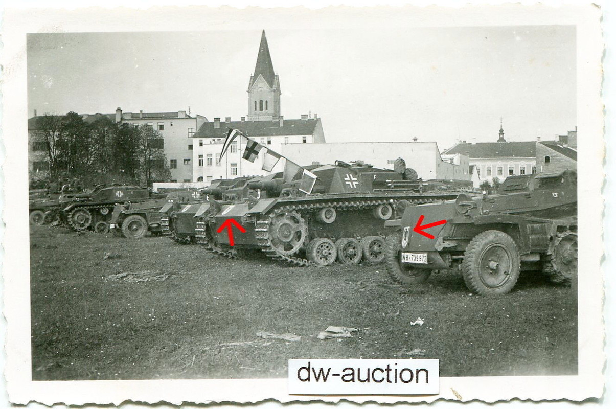 Sturmgeschütz und Sdkfz mit Wappen von Stug. Abt