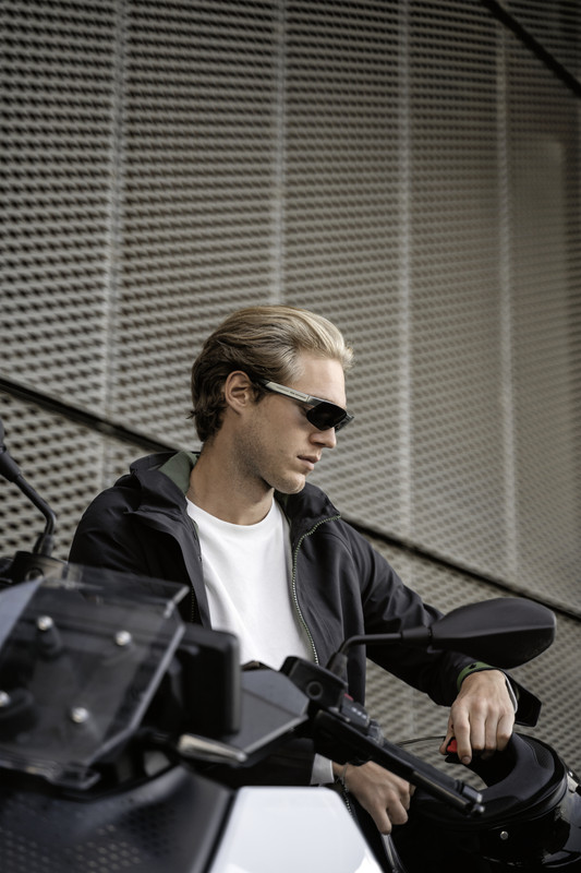 P90533682_highRes_bmw-motorrad-clothin