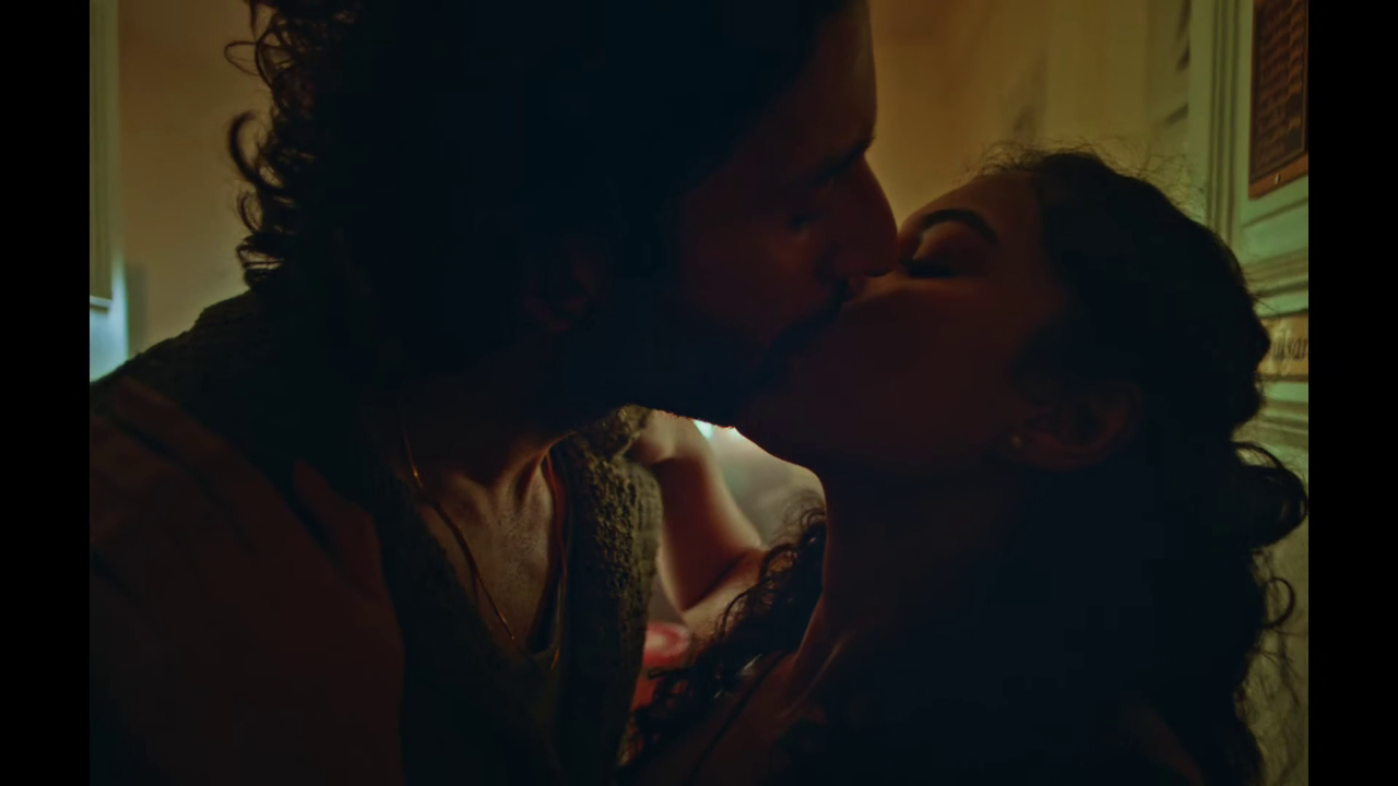 [Image: vlcsnap-2025-12-21-22h12m14s423.png]