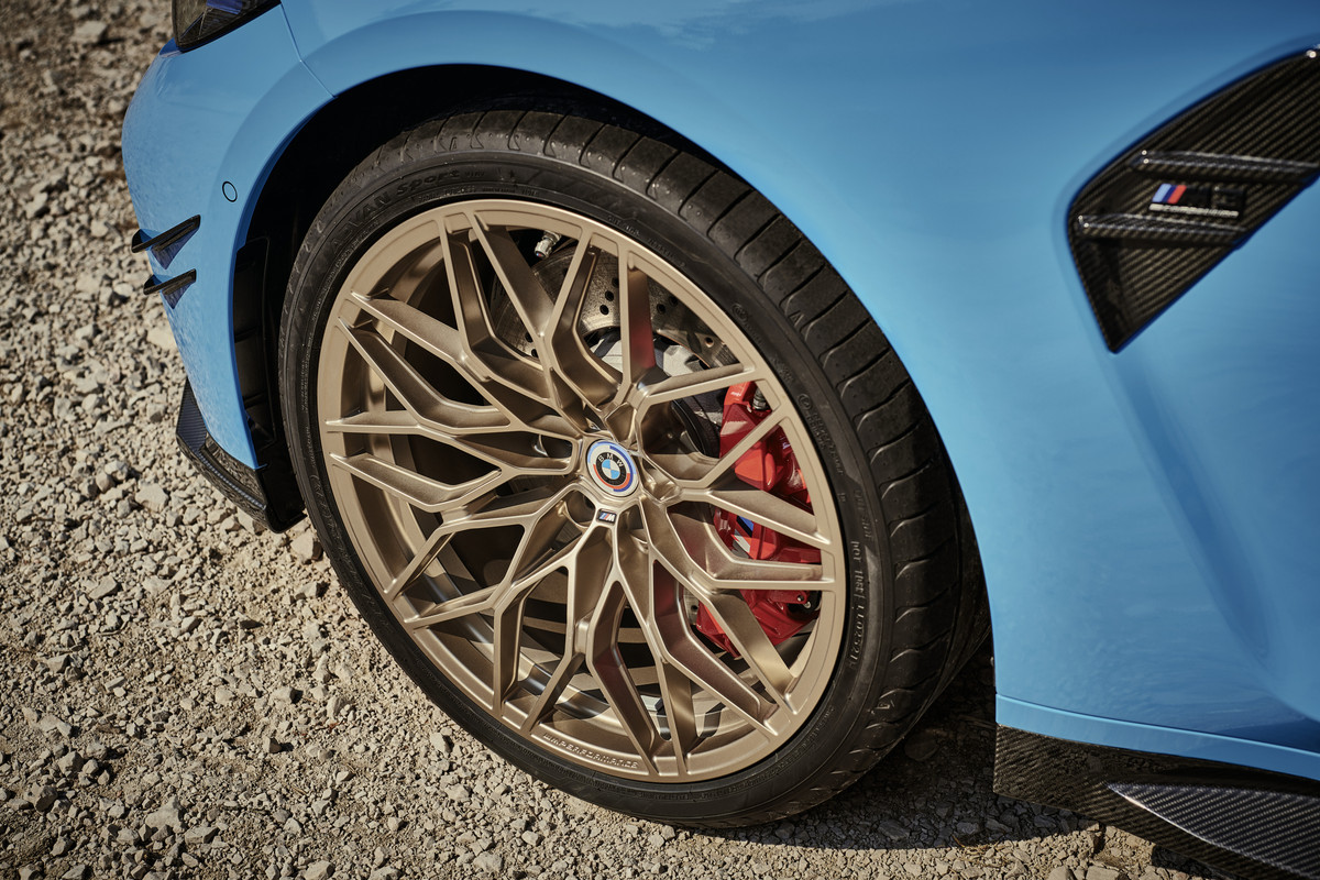 P90471465_highRes_the-first-ever-bmw-m