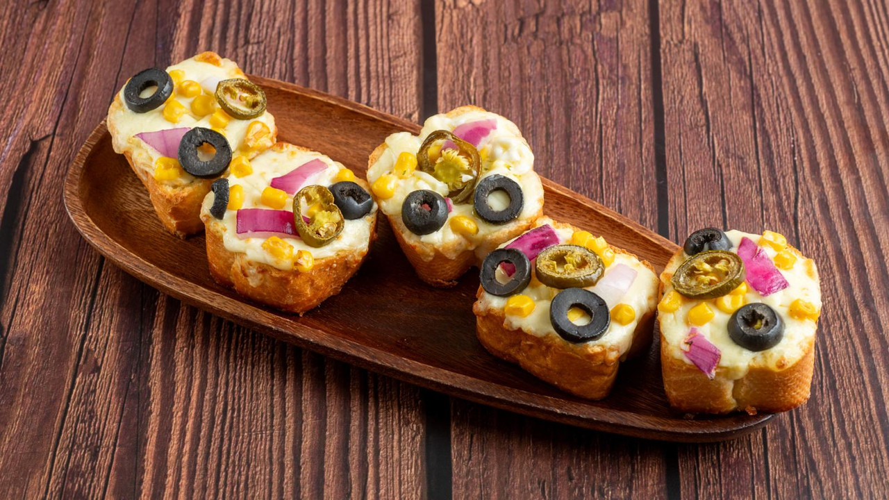 SUPREME GARLIC BREAD