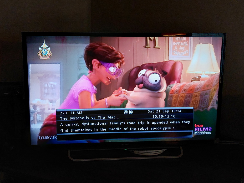 Katie's mom and the family dog in Mitchells vs the Machines, with proper description in the on screen EPG, from September 2024
