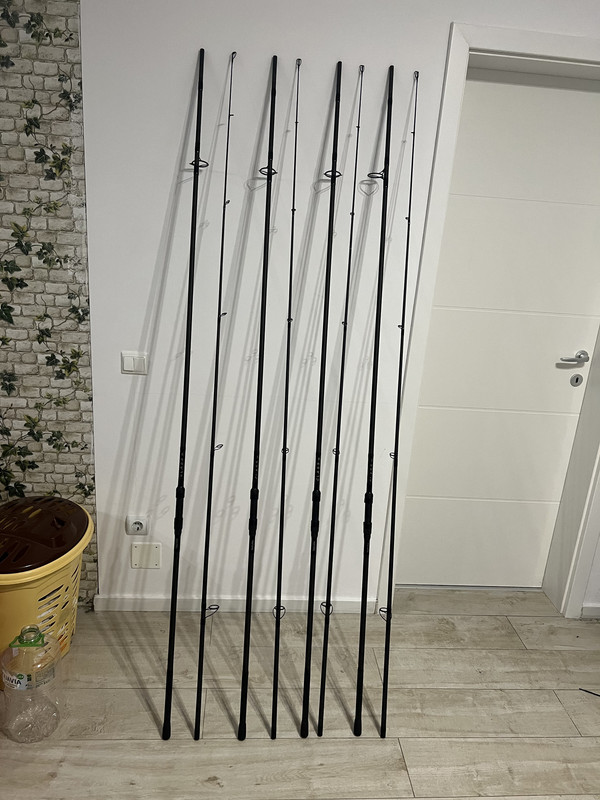 D8136E13-0FF7-4ABE-AEDF-2E85A0F58383