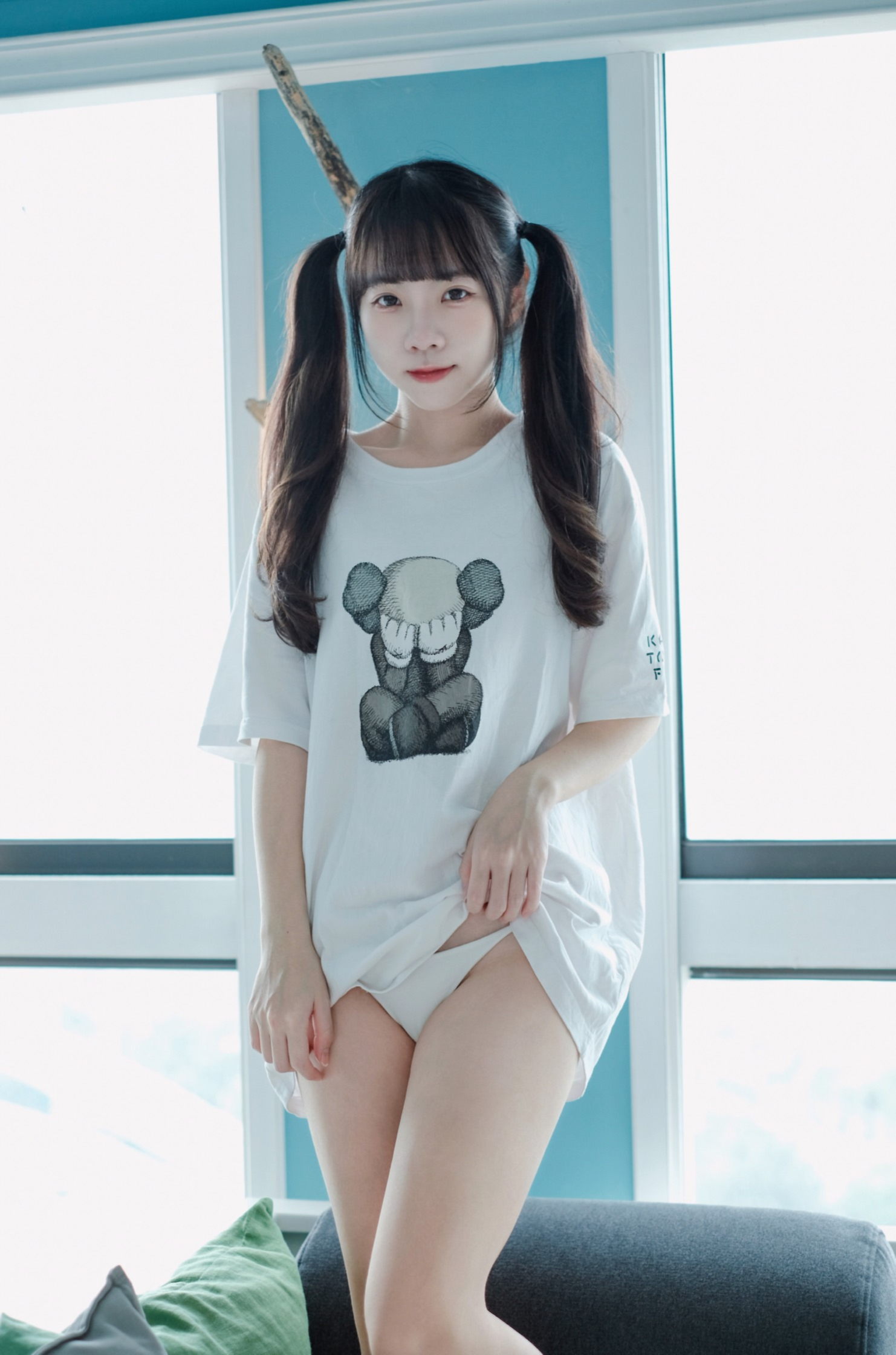 可可小白兔 捕獲一隻沒穿褲褲の小白兔🐰 写真集 – 私房主题 高清图集 [30P-94MB]插图1