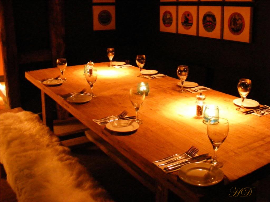 Dining-table-fur-pub-HD.jpg