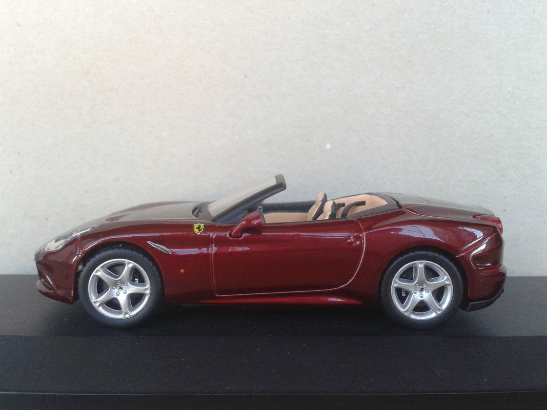 2014 Ferrari California T (Bburago   Ixo) (13)