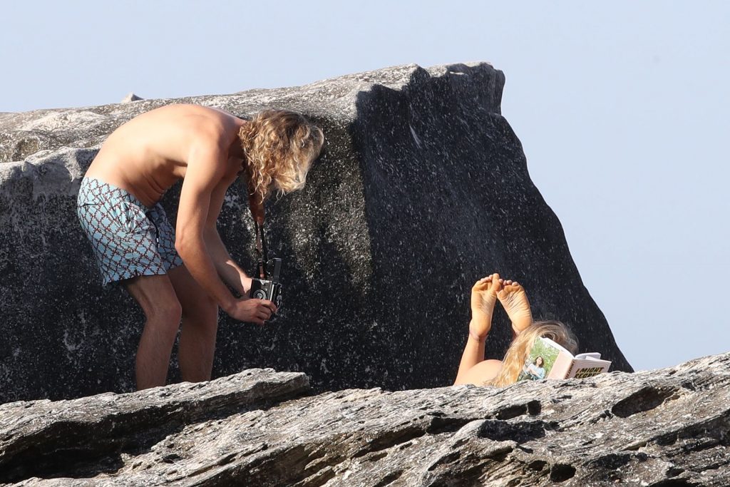 Sailor-Brinkley-Cook-Upskirt-STARS-com-4-3