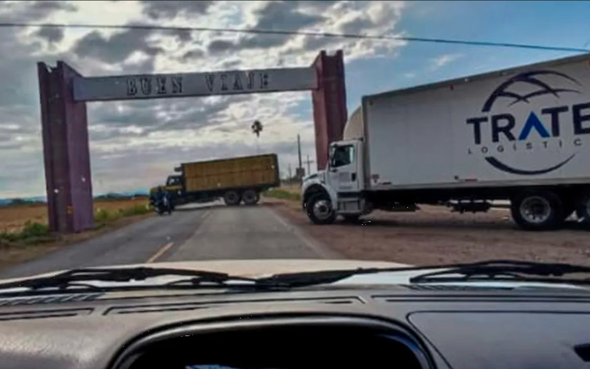 Reportan al menos cinco bloqueos carreteros en Sinaloa