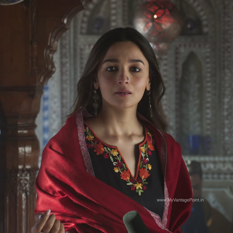 nose-ring-of-alia-bhatt-in-rocky-aur-rani-ki-prem-kahani-2023