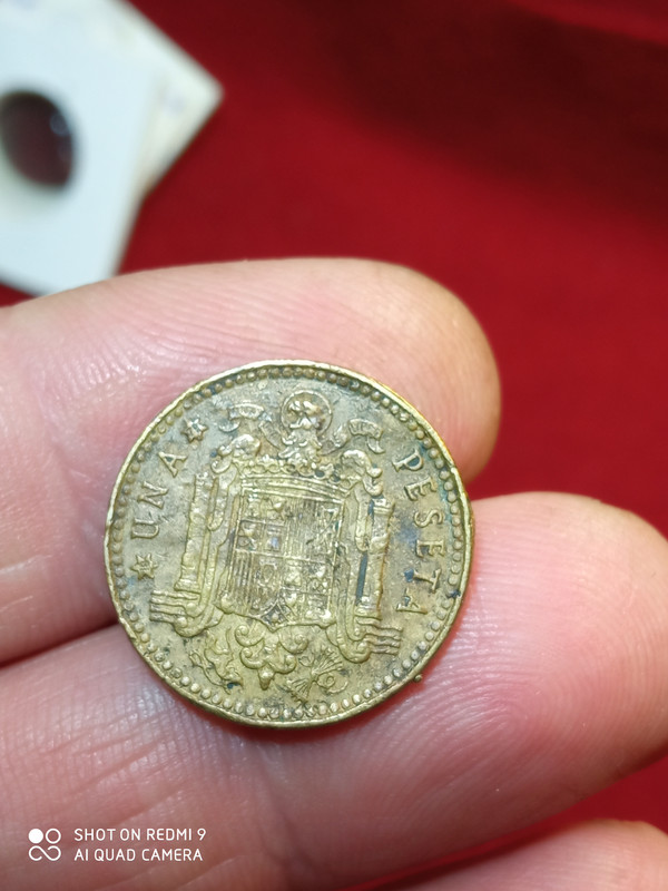 Una peseta de 1985 del rey con exceso de metal en la cabeza IMG-20201108-194726