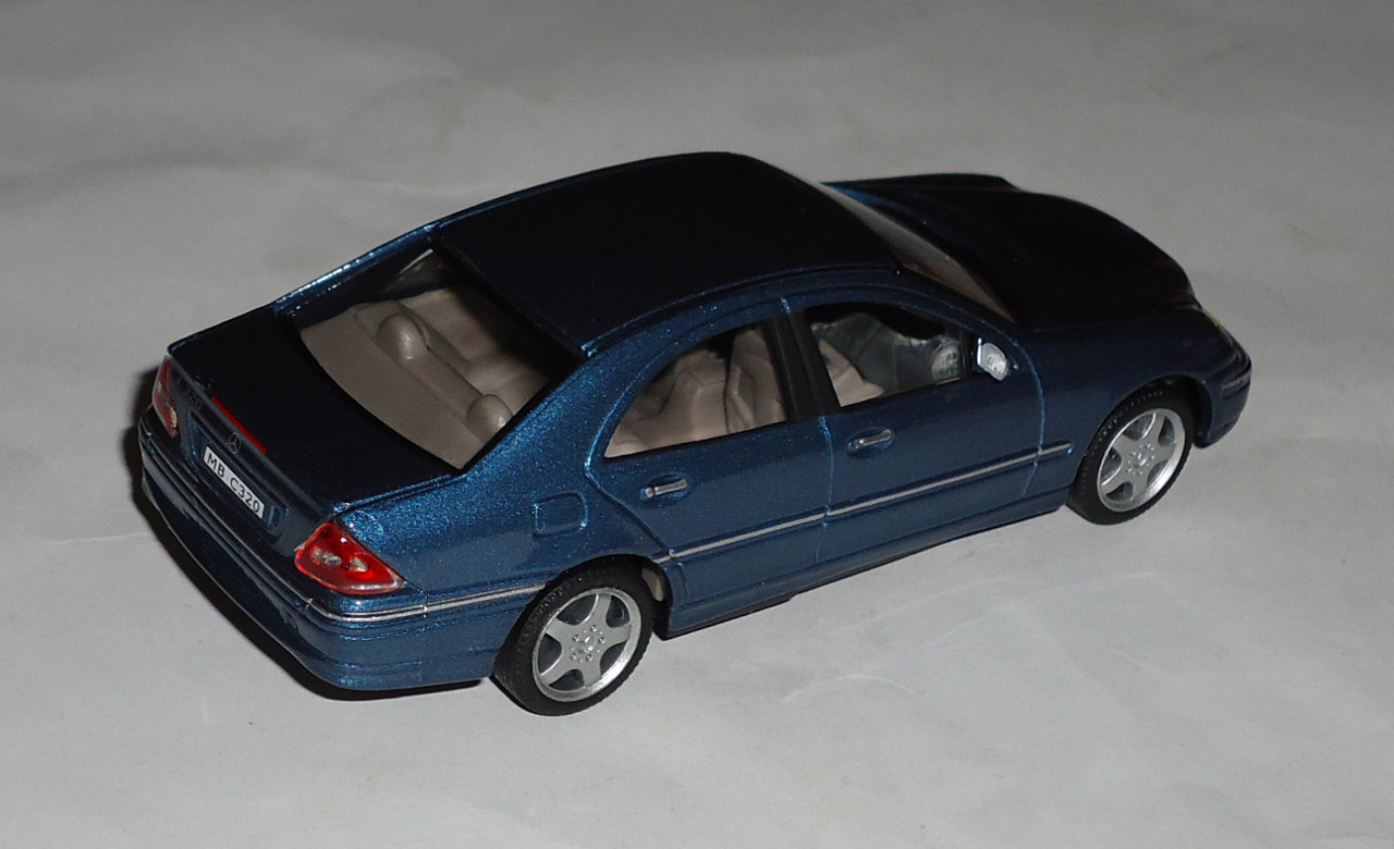 Mercedes-Benz-C320 1
