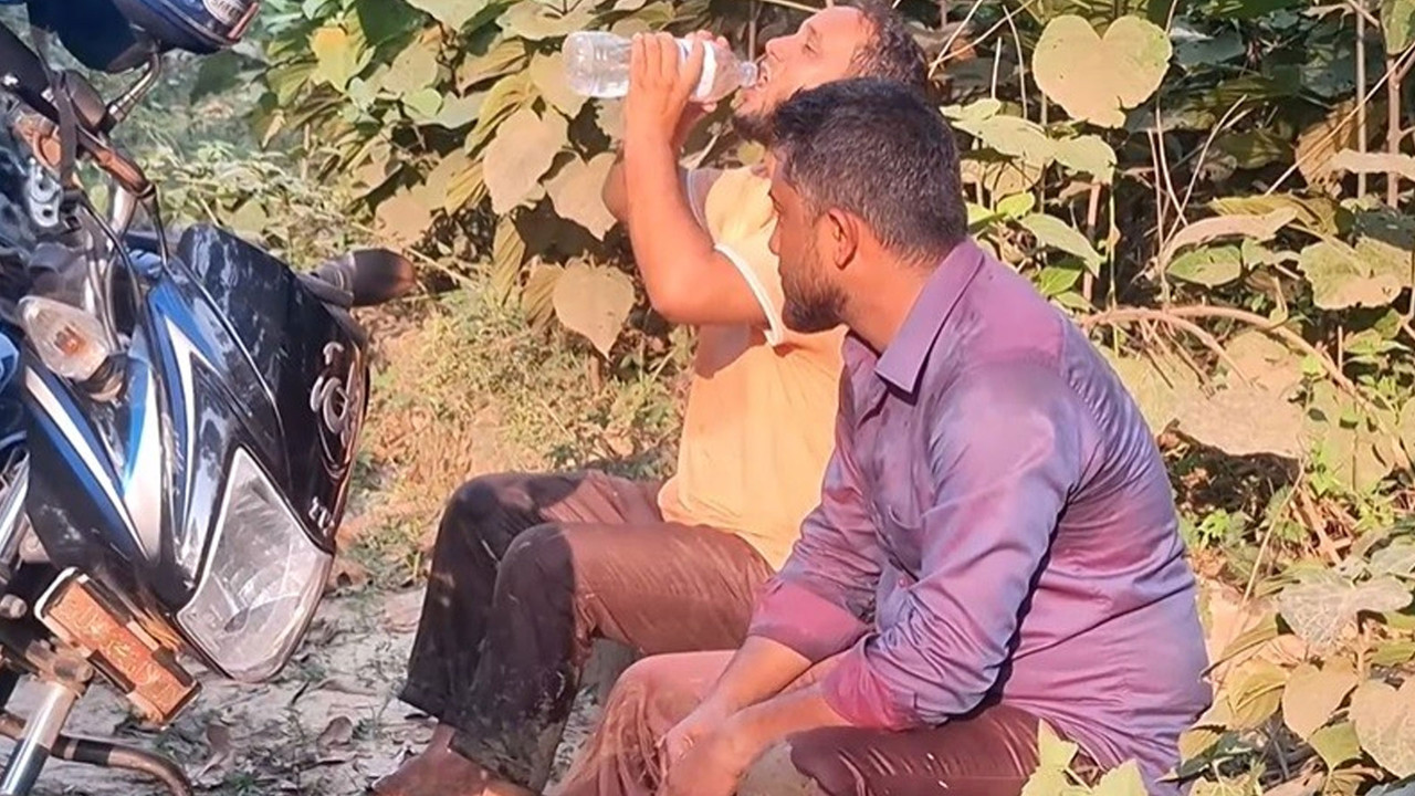 কক্সবাজারে সড়কে মুখোশ পরা সশস্ত্র ডাকাতদল, অর্ধশত যানবাহনে লুটপাট
