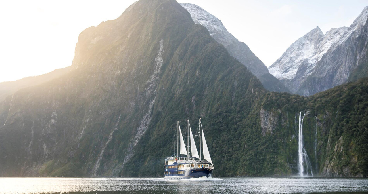Milford-Sound-Fiordland-MH1-a-Wxvdm-Vr-ZWxse-Qo-Crop-Resize-Wz-E5MDAs-MTAw-MCw3NSwian-Bn-Il0.jpg