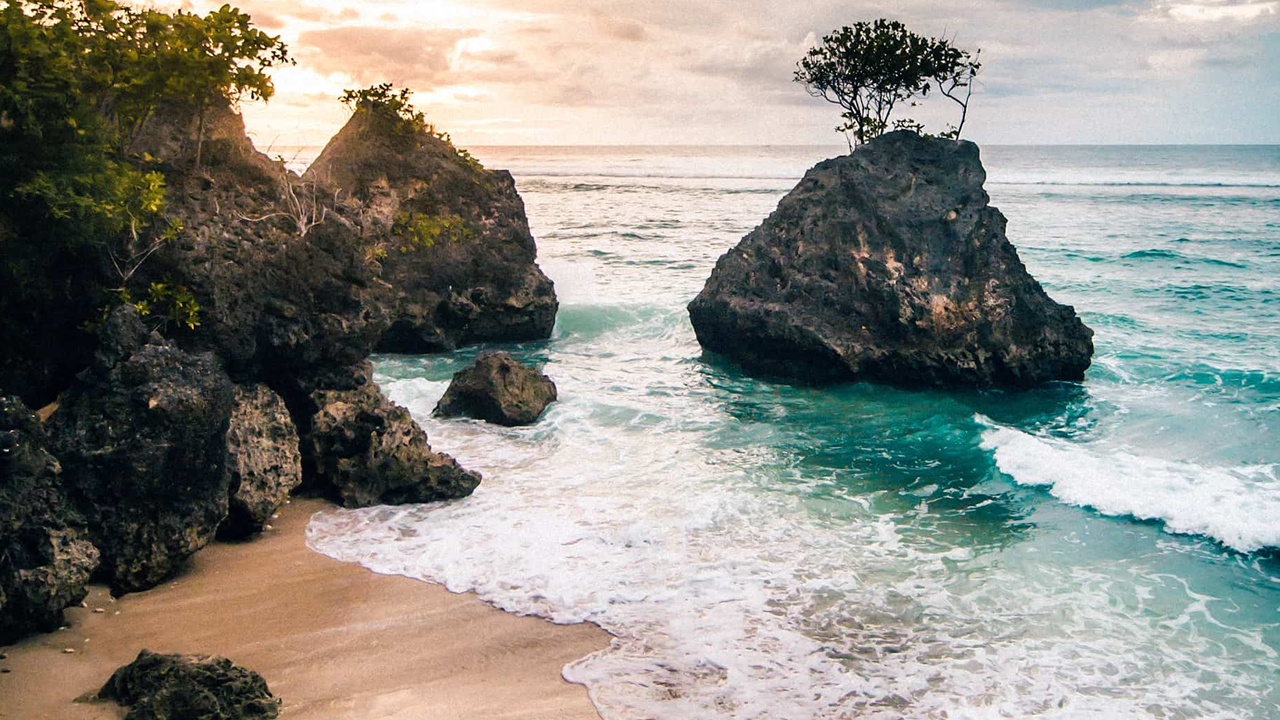 Pantai Uluwatu Wisata yang Wajib Dikunjungi di Bali