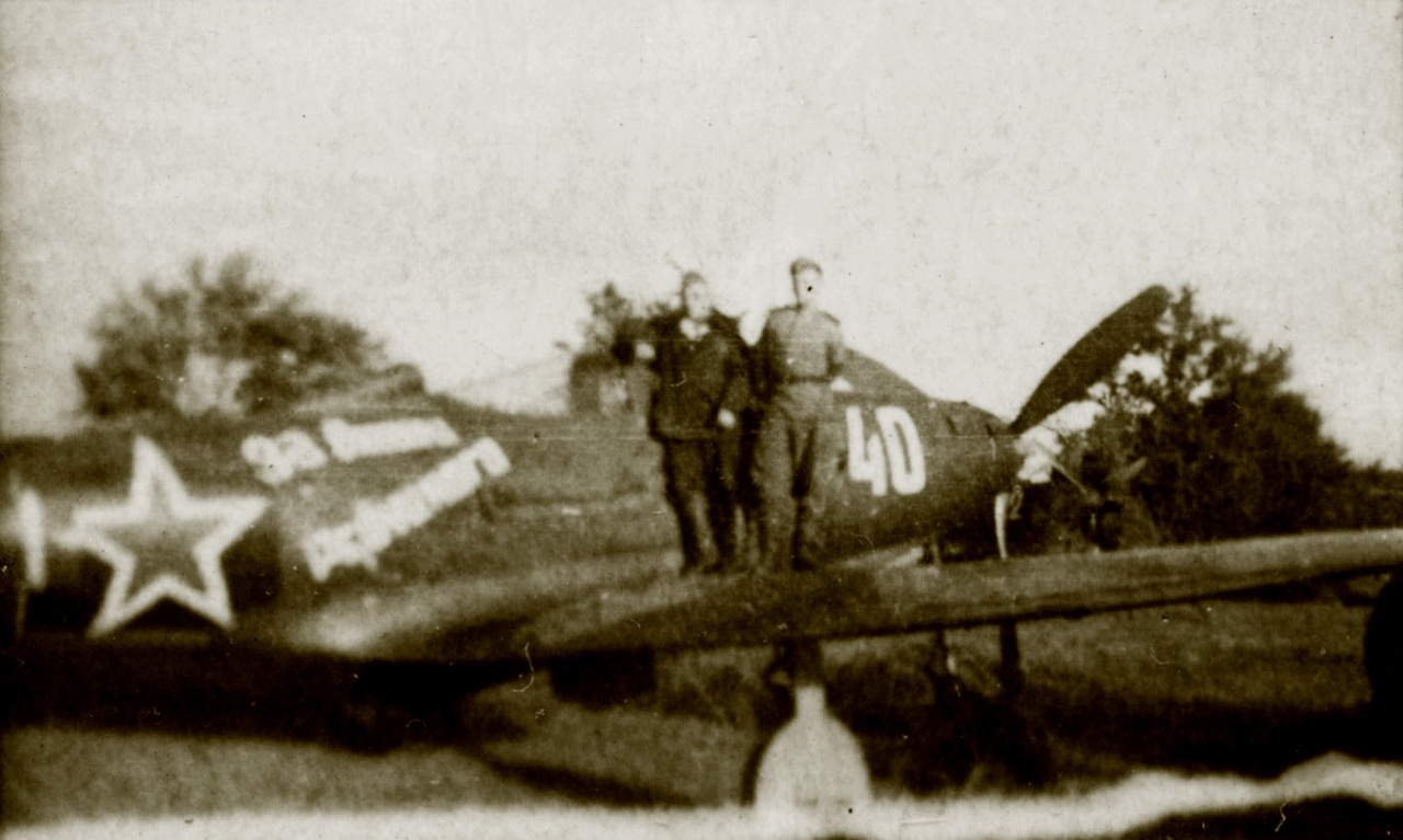 Bell-P-39Q-Airacobra-72GvIAP-5GIAD-White-40-slogan-For-Viktor-Revutsky-on-Leningrad-Front-1944-01