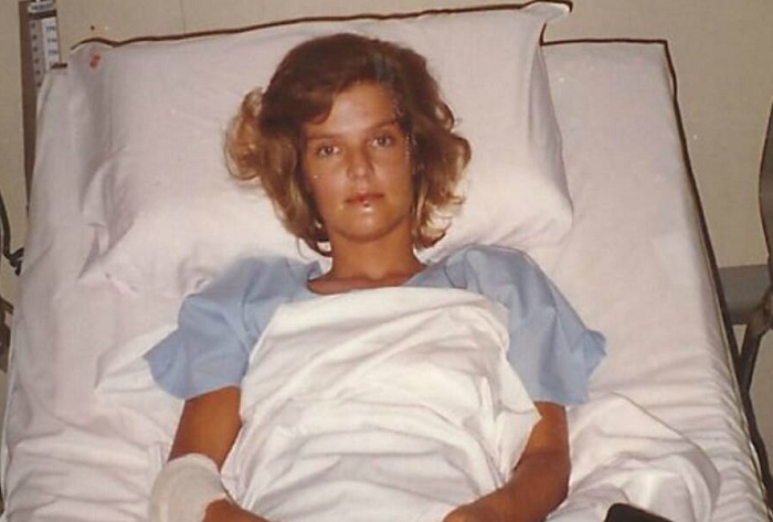 Annette Herfkens selamat dari kecelakaan pesawat setelah bertahan selama 192 jam di hutan Vietnam.