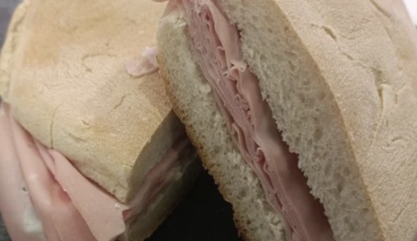 Panino con mortadella alcisa 2 torri