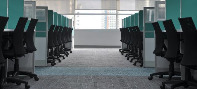 Пожежна безпека та сертифікація: що потрібно знати про комерційний ковролін