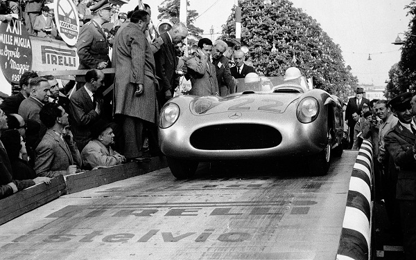 stirling-moss-and-denis-jenkinson-mercedes-benz-300-slr-in-1955-