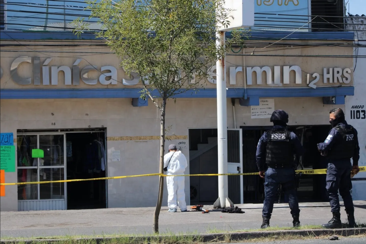 Atentado terrorista contra una clínica ilegal del Cártel de Santa Rosa de Lima