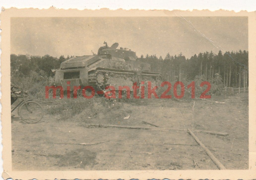 Foto, Blick auf einen zerstörten Tank, Panzer in