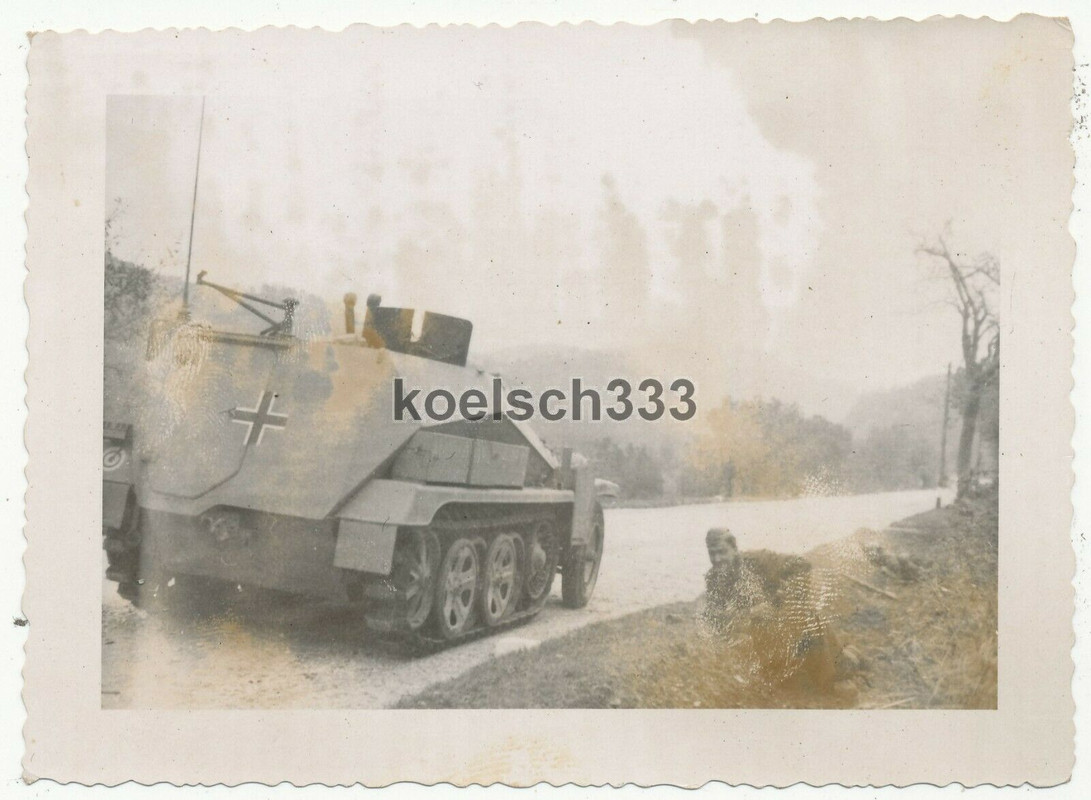 Foto Schützenpanzer Halbkette mit Funkantenne ! Panzer Sd.Kfz. Kennung 1943