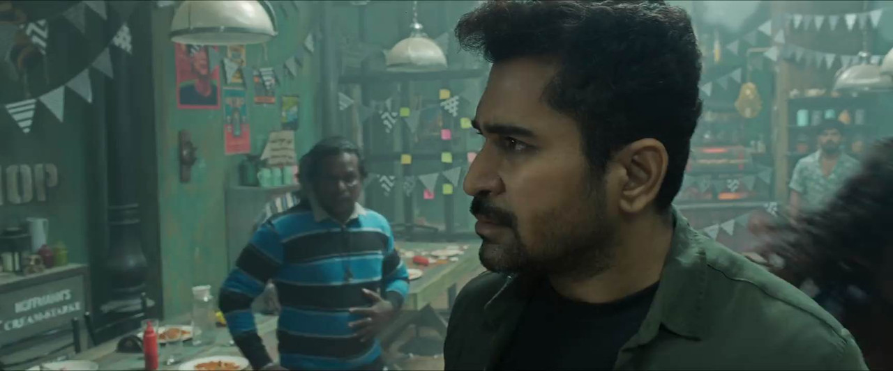 Mazhai Pidikatha Manithan 2024 WebRip [Hindi + Tamil] 480p, 720p ESub Screenshot