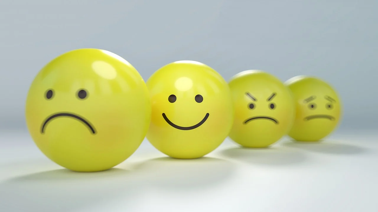 yellow-smiley-2979107-1280.webp
