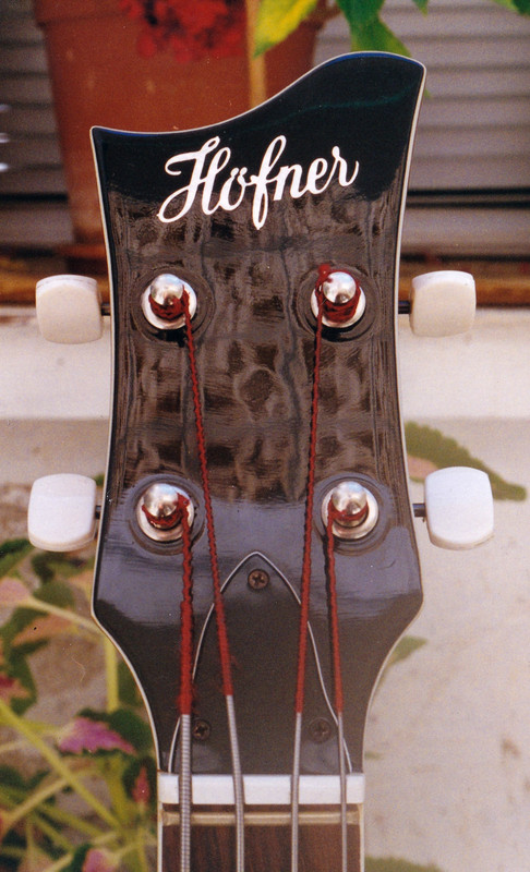 Hofner - Karl Höfner GmbH. -  Un icono del siglo XX. Bajo 500/1  500-1-1996-IV-Pala