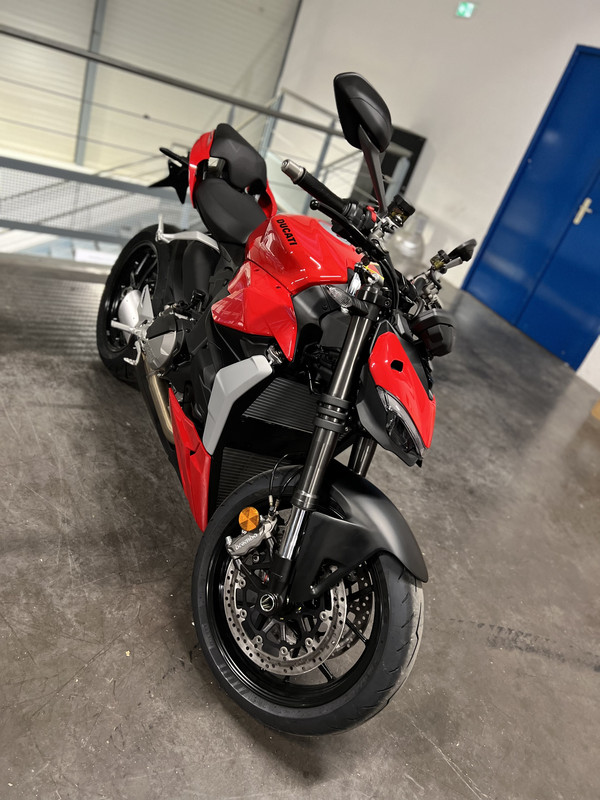 BB293C39-475D-409E-8643-6BA75678D5FD