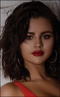 Selena Gomez 001-2301