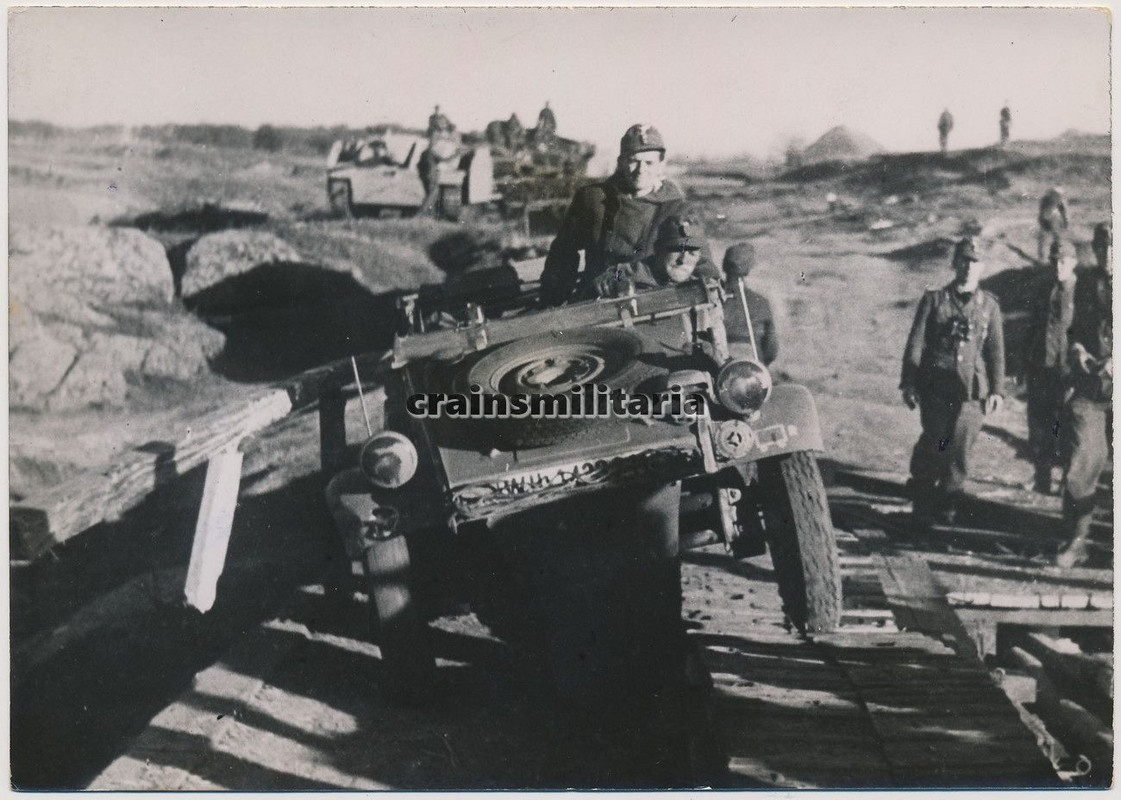 Foto Vormarsch Volkwagen Kübelwagen Typ 82 StuG 