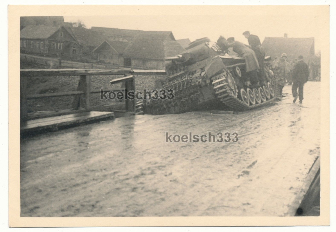 Panzer III stürzt von Brücke  1. Pz. Div. Polen 