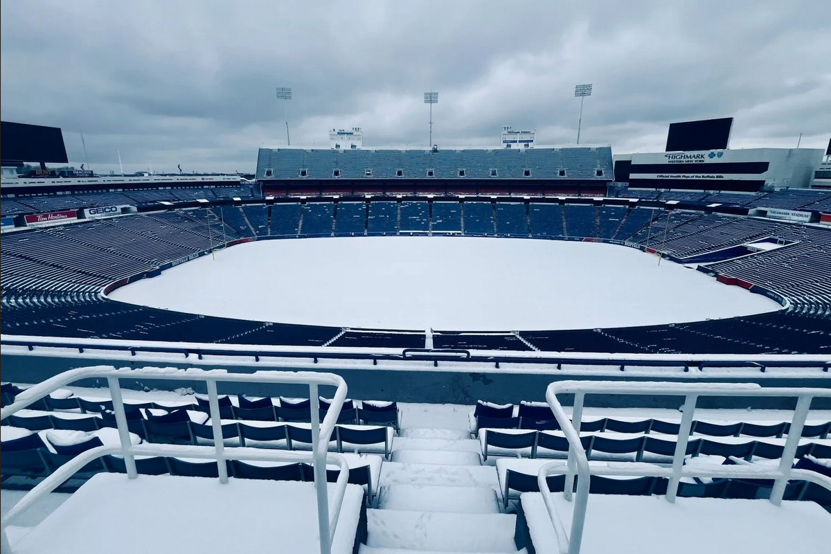 ¿En riego juego de Playoffs? Bills piden ayuda para palear nieve en el estadio