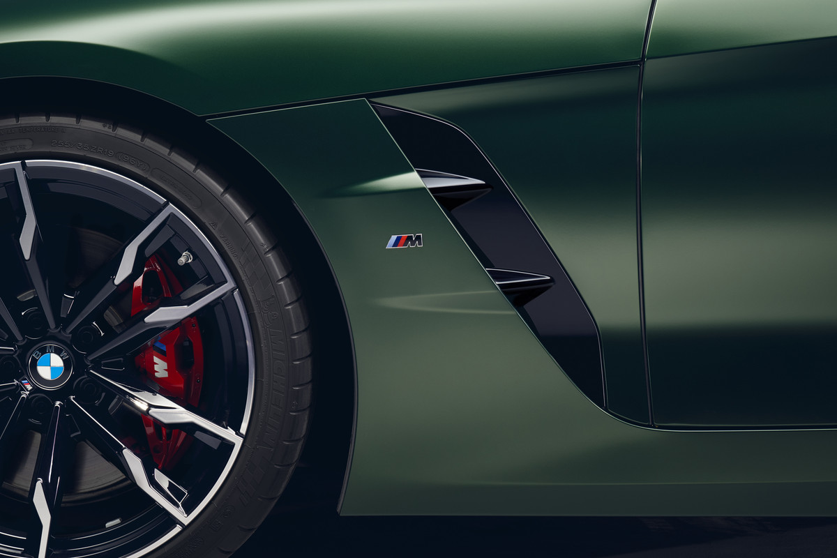 P90535787_highRes_the-bmw-z4-m40i-with