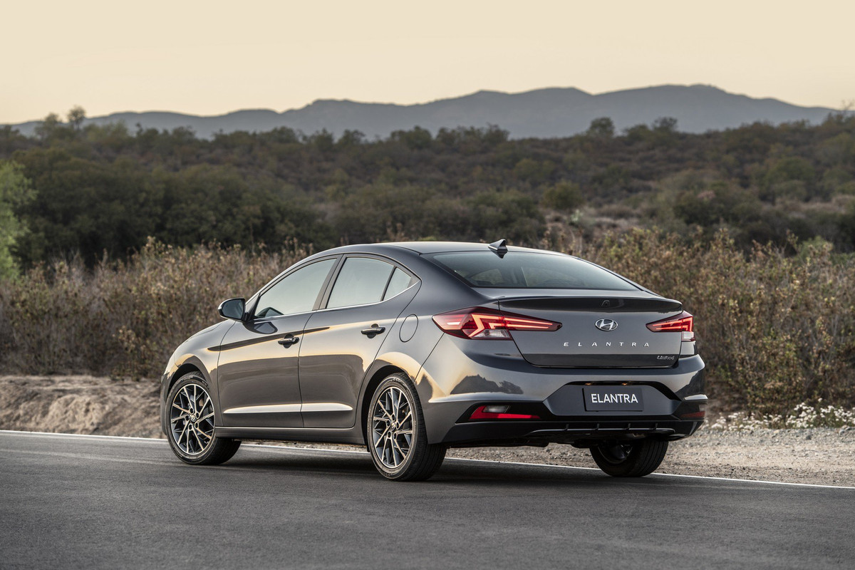 2019 Hyundai Elantra (5)