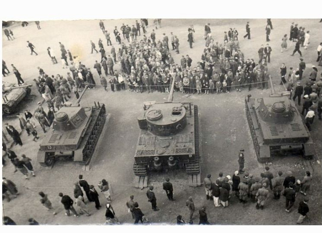 На выставке трофеев. Немецкие танки.