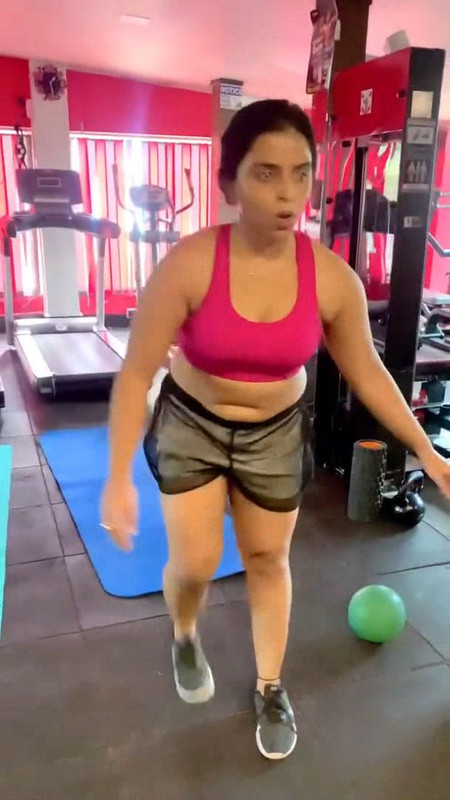 Sexy Desi Girl Big Deep navel in workout dress.divx_snapshot_00.29.268