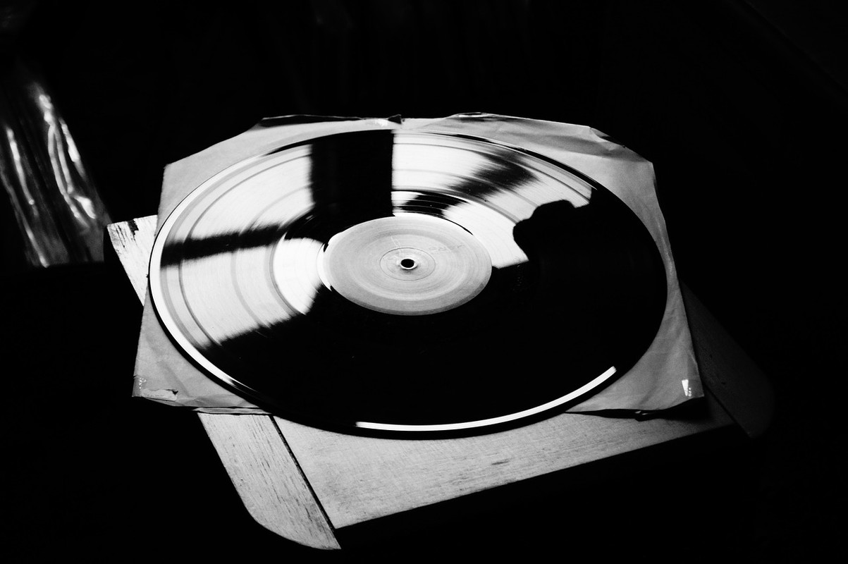 blacknwhite-vinyl-101784-1280.jpg
